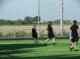 Laatste training S.K.N.W.K. JO11-1JM van seizoen 2022-2023 (partijtje tegen de ouders) (36/221)